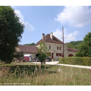 LE CHATEAU DE BEAUCHARMOY ( ANCIENNE FERME )