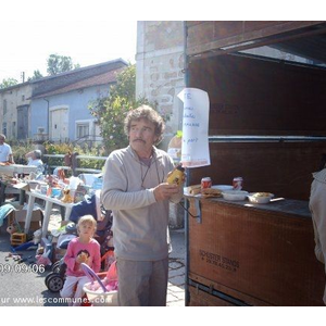 vues du village de Marson, un dimanche de brocante