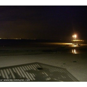 Photo nocturne du port d Orange, vue de la terrass...