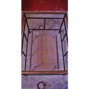 église Saint-Hilaire ( Tombeau de Vauban )