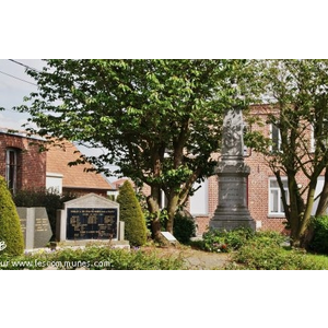 Le Village ( Monument aux Morts )