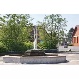 Le village ( fontaine ) - RACHES