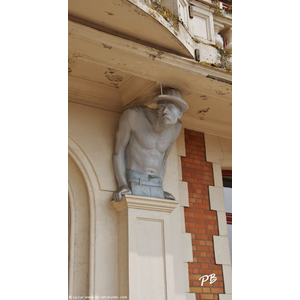 Hotel-de-Ville ( Détail de Façade )