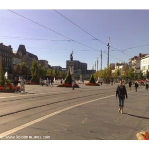 Place de jaude et la statue de vercingétorix