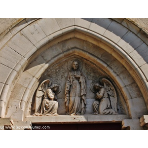 L église ( Détail du Portail )