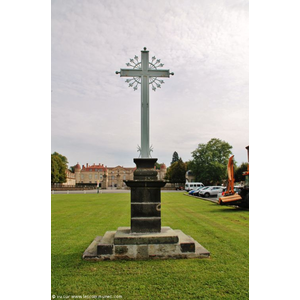 Croix place du Château