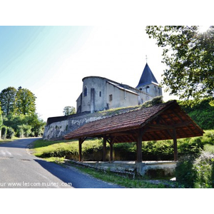 L église et le Lavoir