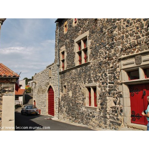 Le Village ( Rue de la Mairie )