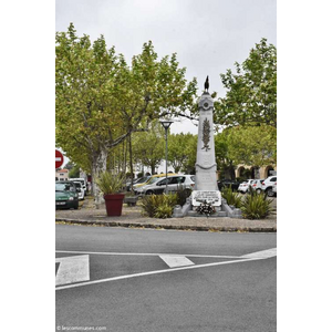 Le monument aux morts - ARZACQ ARRAZIGUET