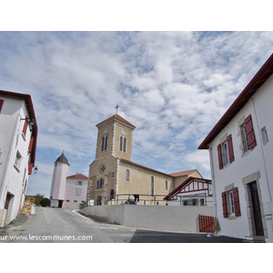 le Village et église Sainte Marie 