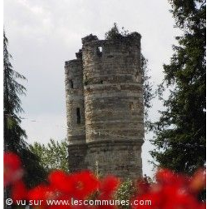 Zoom sur la tour vue du pont. Photo JCSB