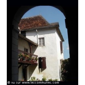 Maison Jouan vue du porche de la mairie. JSCB