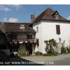 Place de l église la maison JOUAN. Photo JCSB