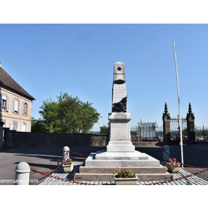 le monument aux morts