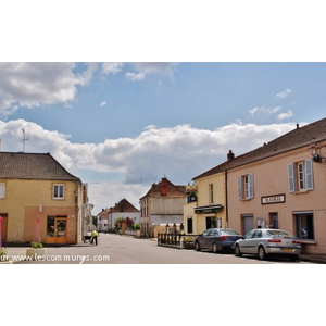 Le Village et la Mairie