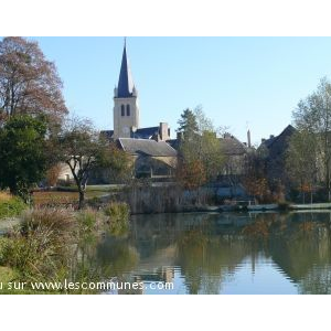 L étang, lieu de promenade et de pêche.