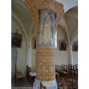 L'église détail d'une des peintures ornant chaque piliers de la nef.