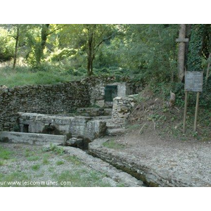 Lavoir de Trousse Chemise à Lussais 
