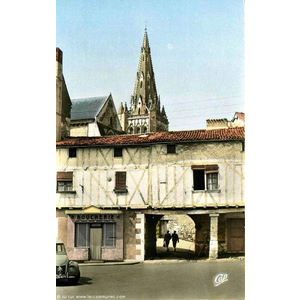 Ancienne demeure XV ème siècle place du Marché, 