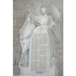 Monument aux morts pour la France en marbre blanc à l intérieur de l église STe Eulalie de Secondigny