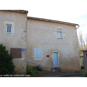 Le musée de la coiffe et de la vie rurale. exposition ouverte sur réservation téléphonique en semaine sinon ouvert les W.E. de mai a septembre