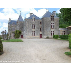 Le château de RÉGNÉ (Propriété privée ) (IMS...