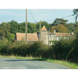 Logis de Neuchèze , belle  demeure privée.