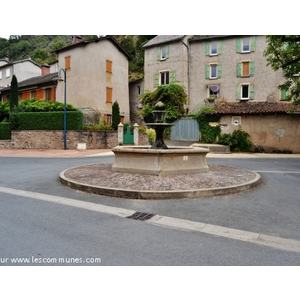 Le Village et la Fontaine