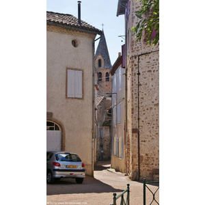 Le Village ( au fond l église St Pierre )
