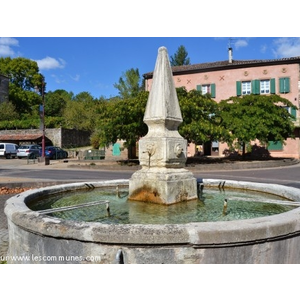 Le Village ( Fontaine Le Griffoule 1645 )
