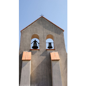 St Laurent Commune de Peyrole ( Clocher de l église )