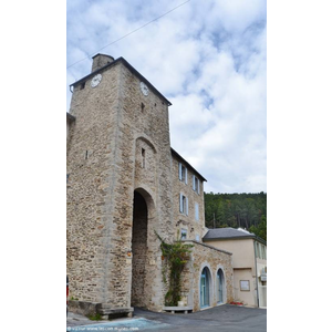 Porte du Village et Tour de l Horloge