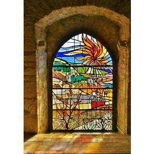 Notre-Dame de l Assomption( vitraux réalisés par le Maître verrier François Soleille) 