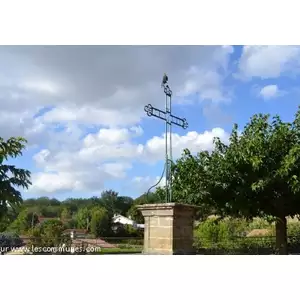 Croix - VIVIERS LES MONTAGNES