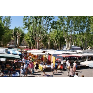 Le Village ( Le Marché )