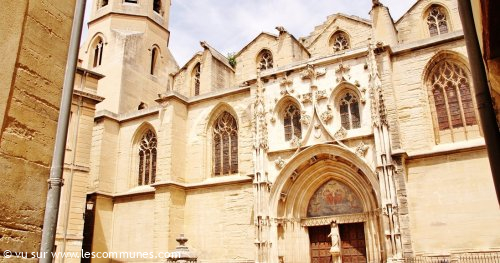 Mairie et Office de tourisme CARPENTRAS (84200) -FR-