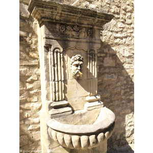 Fontaine à Lacoste