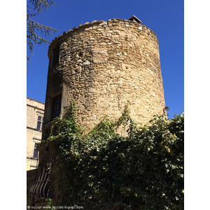 Tour du chateau de Lourmarin