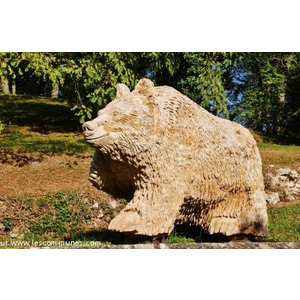 Sculpture ( Parc de L église Saint-Pierre )